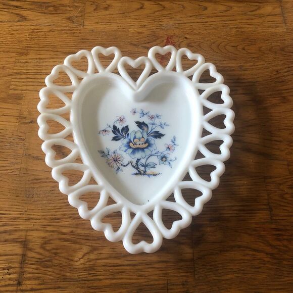 Westmoreland White Heart-Shaped Dish with Blue Floral Design - Picture 1 of 4